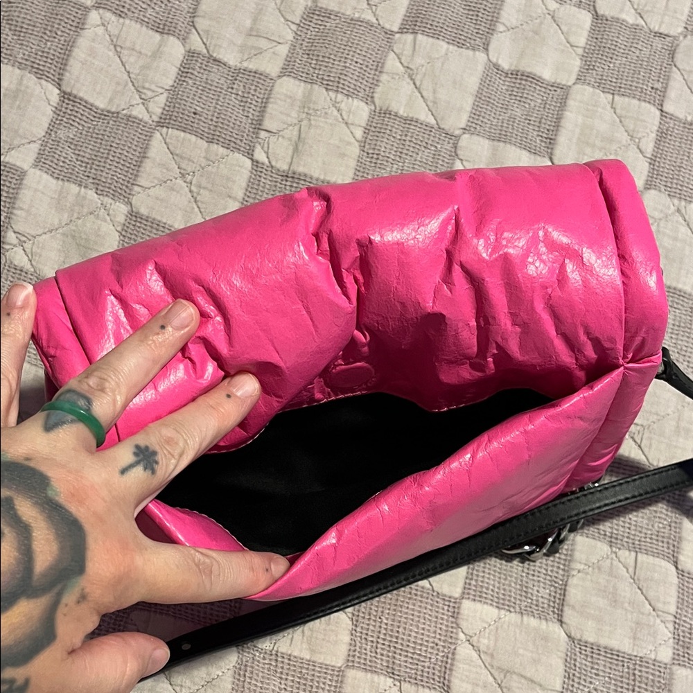 Marc Jacobs “The Pillow Bag” - Picture 4 of 7